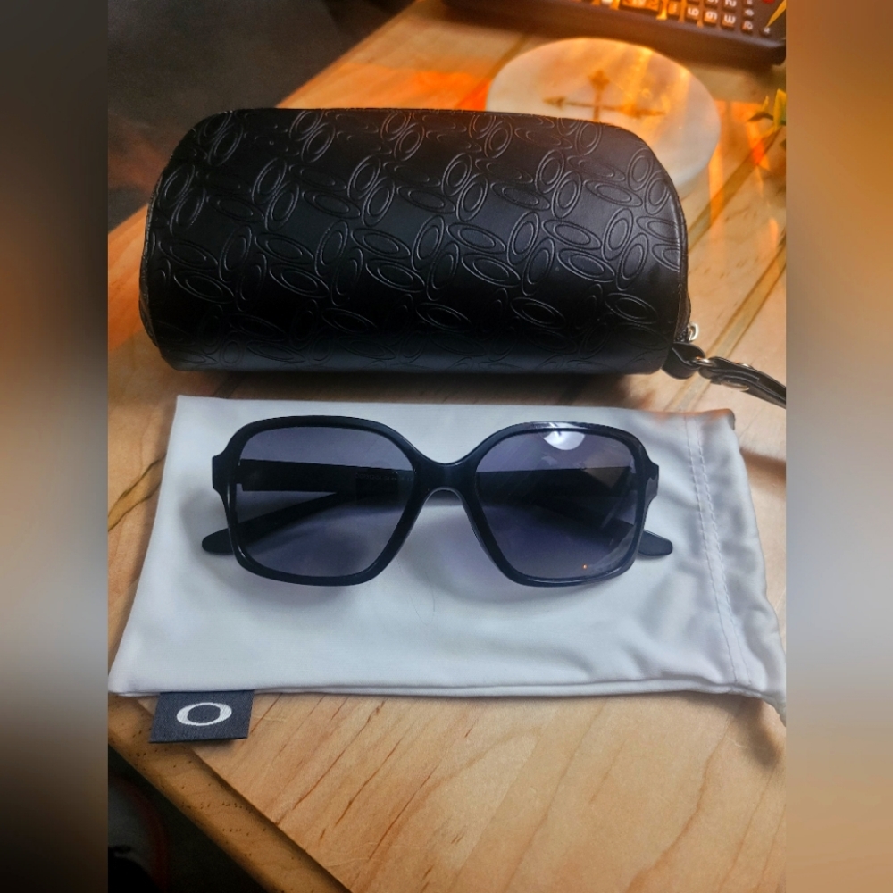 Womens oakley